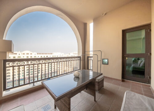 Stylish Urban Retreat 1BR Gem Fairmont Residence